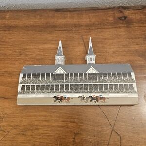 VTG Marilyn 1996 Kentucky Heritage Series Run For The Roses Wood Shelf Sitter